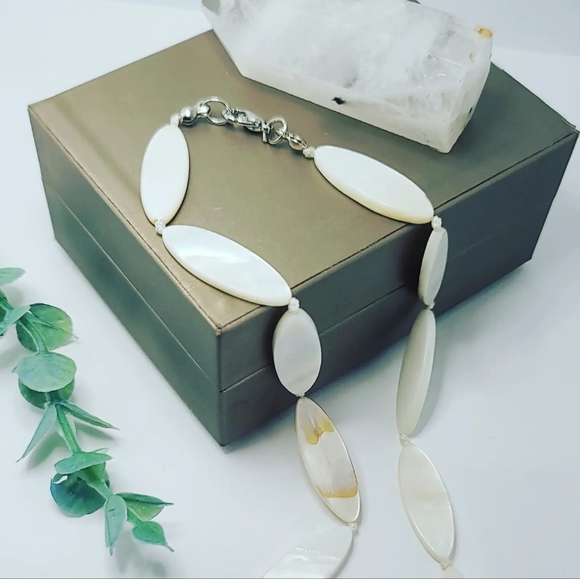 Mother Of Pearl necklace - Picture 3 of 4